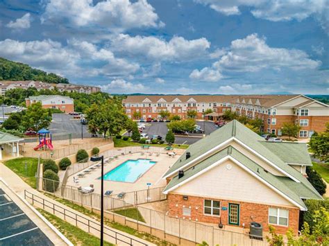 Apartments for rent in staunton va - The average rent for a two bedroom apartment in Staunton, VA is $1,062 per month. What is the average rent of a 3 bedroom apartment in Staunton, VA? The average rent for a three bedroom apartment in Staunton, VA is $1,235 per month.